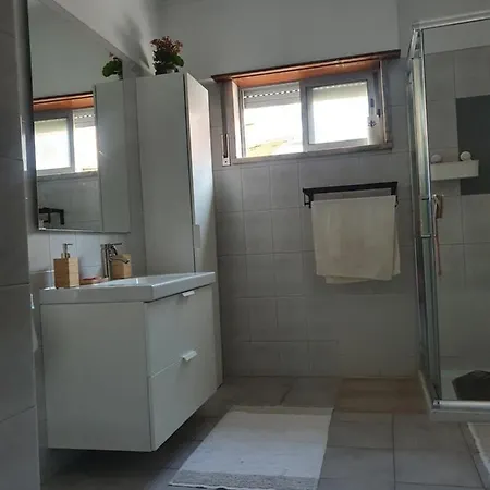 Lovely Near Lisbon Airport. Appartamento Sacavém