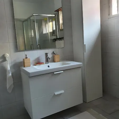 Lovely Near Lisbon Airport. Appartamento *